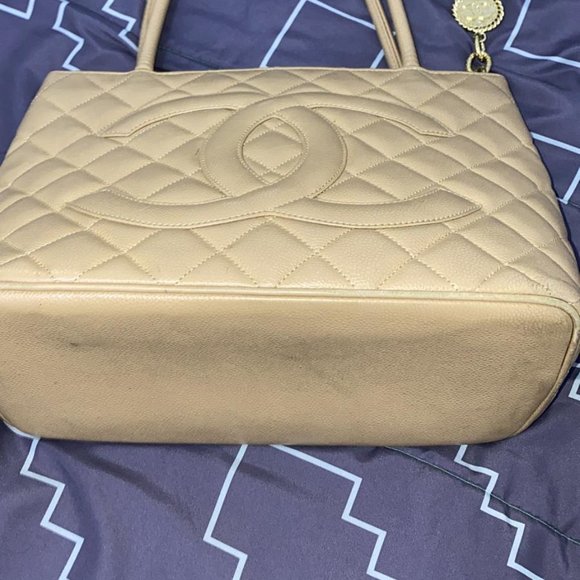 CHANEL Caviar Medallion Tote - Picture 5 of 6